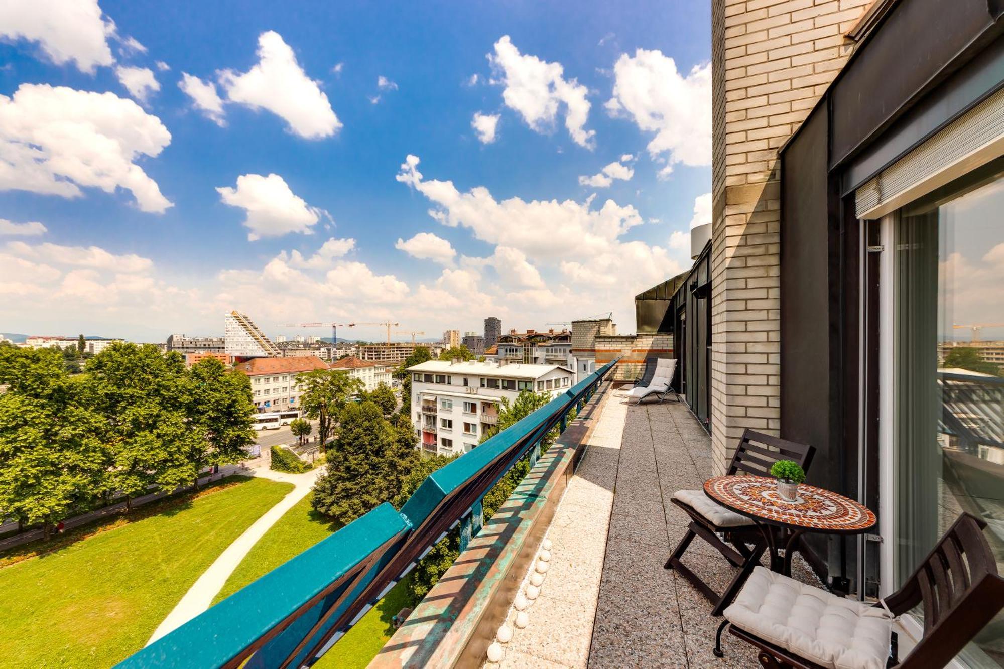 Luxe Penthouse With A Castle View Любляна Екстер'єр фото