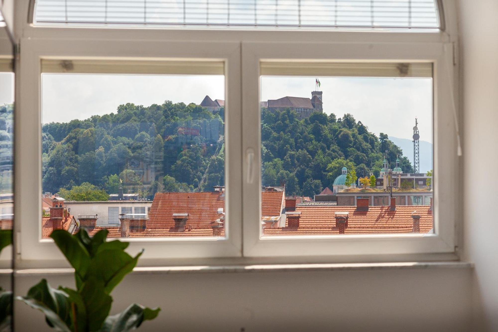 Luxe Penthouse With A Castle View Любляна Екстер'єр фото